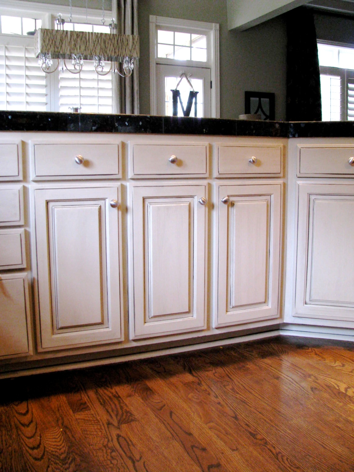 Cream Kitchen Cabinets With Chocolate Glaze 2020 Home Comforts